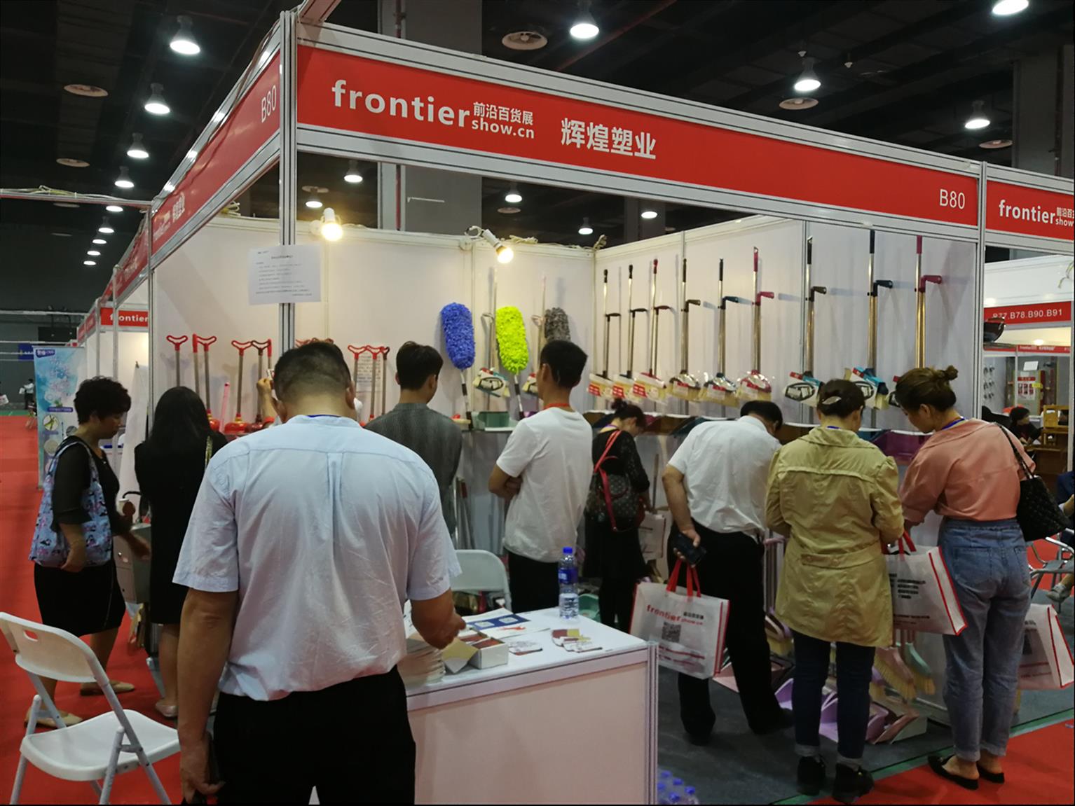 袋芝蓮攜創新產品驚艷亮相上海日用品展覽會，抽取式保鮮袋引領便捷生活新潮流